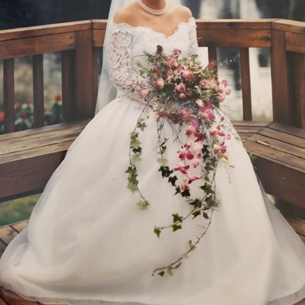 Gorgeous Jessica McClintock Bridal Gown 12